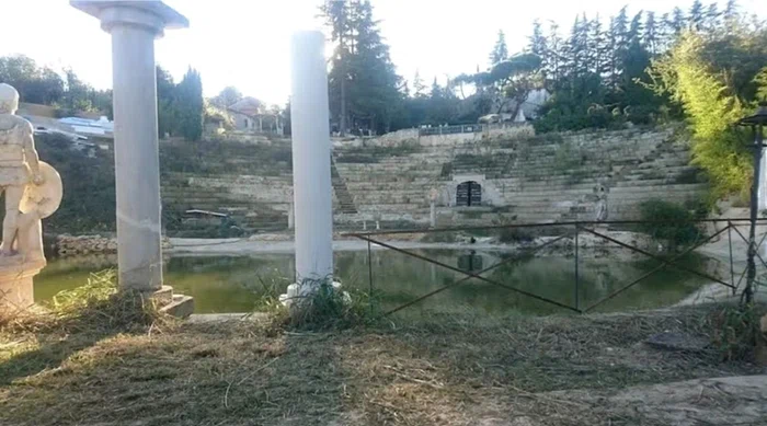 Amfiteatrul roman fals Foto: X/@vikare06