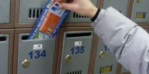 „Fluturaşii tendenţioşi“ au invadat cutiile poştale ale clujenilor.