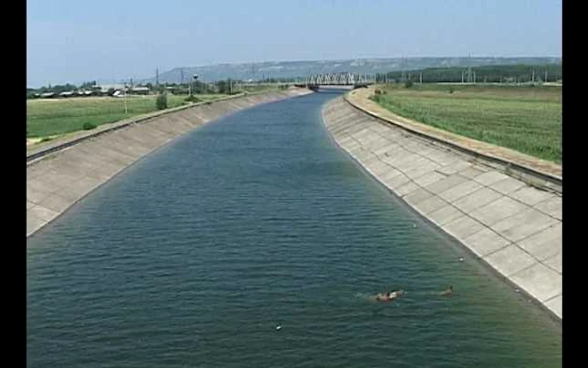 Corpul bărbatului este căutat în continuare de pompieri FOTO Adevărul