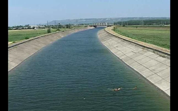 Corpul bărbatului este căutat în continuare de pompieri FOTO Adevărul