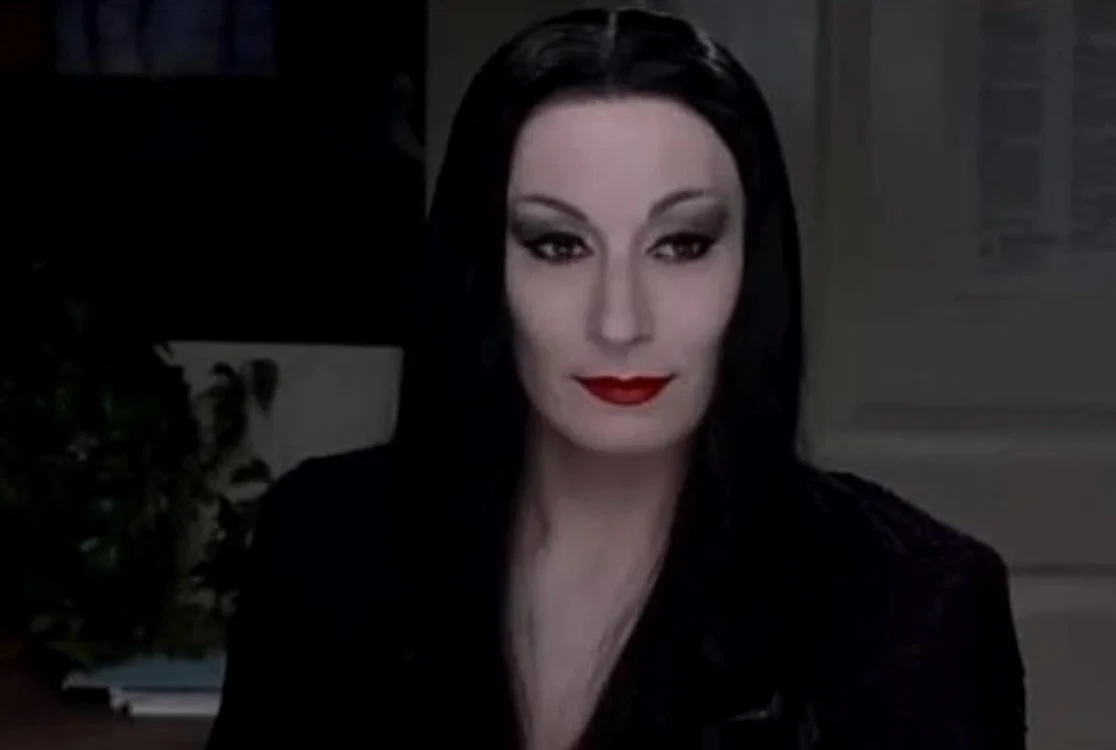 
    Actriţa Anjelica Huston, pe vremea când era Morticia Addams  