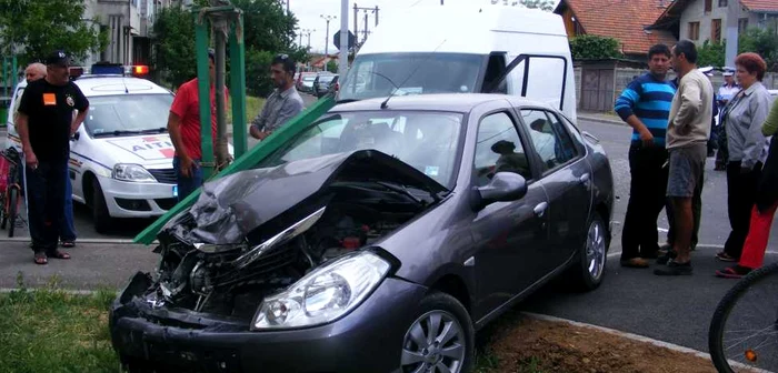 Accidentul s-a petrecut la intersecţia străzilor Cicero cu C.D. Ionescu FOTO Corina Macavei