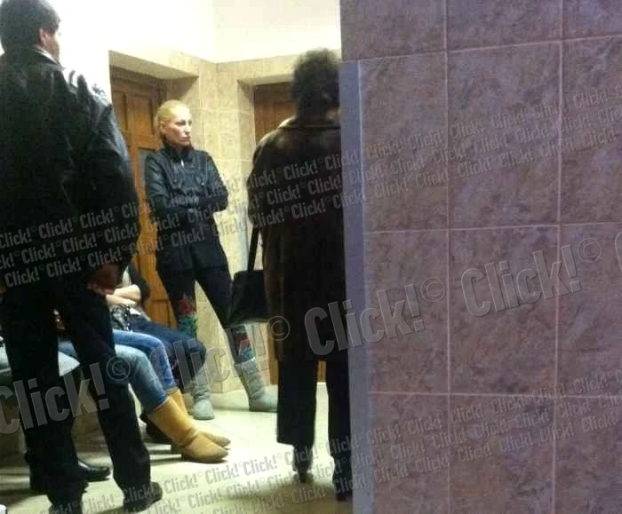 Prietenele ei, Cristina şi Antoaneta, au fost alături de Simona Traşcă, la spital.