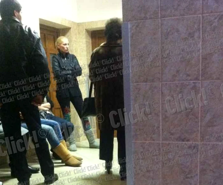 Prietenele ei, Cristina şi Antoaneta, au fost alături de Simona Traşcă, la spital.