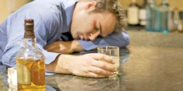 Alcoolul poate provoca oprirea temporară a respiraţiei, deoarece blochează centrii respiratori din creier