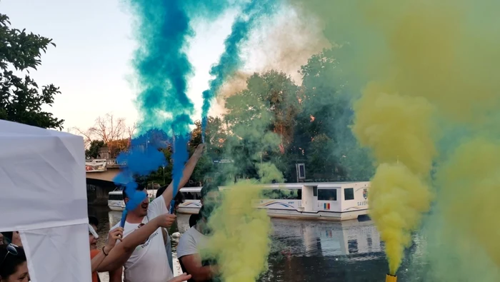 Avram Iancu a înotat 12 ore în Bega FOTO Ş.Both