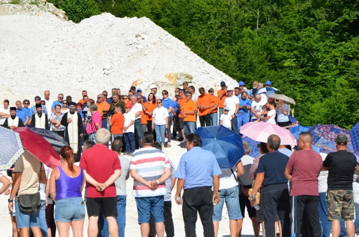 Protestele de la Băiţa Bihor continuă. FOTO