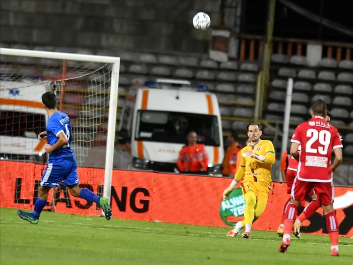 Papp, portarul Botoșaniului, a luat gol printr-un șut de la 55 de metriFOTO: Sportpictures.eu