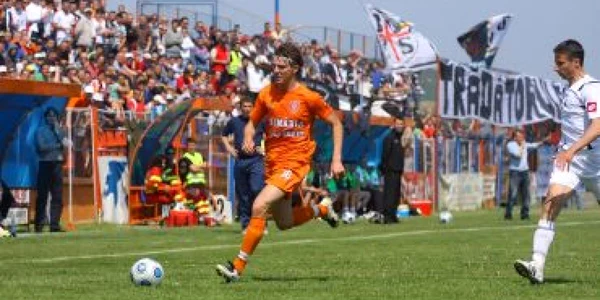 Zeci de suporteri au interdicţie la meciul FCM-Rapid foto arhivă