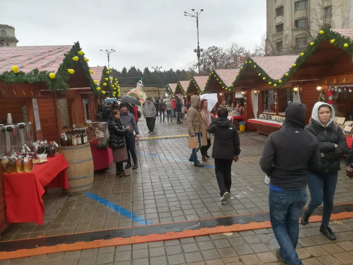 La târg sunt peste 80 de cusuțe cu mâncare și produse specifice sărbătorilor