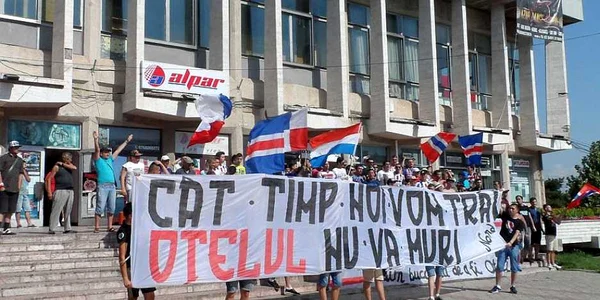 Suporterii au făcut tot ceea ce era omenşte posibil pentru a salva echipa. Foto