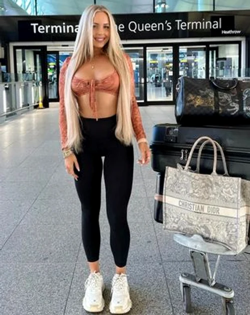 Antrenoarea de fitness nu a fost lăsată să se îmbarce spre Bali FOTO Instagram