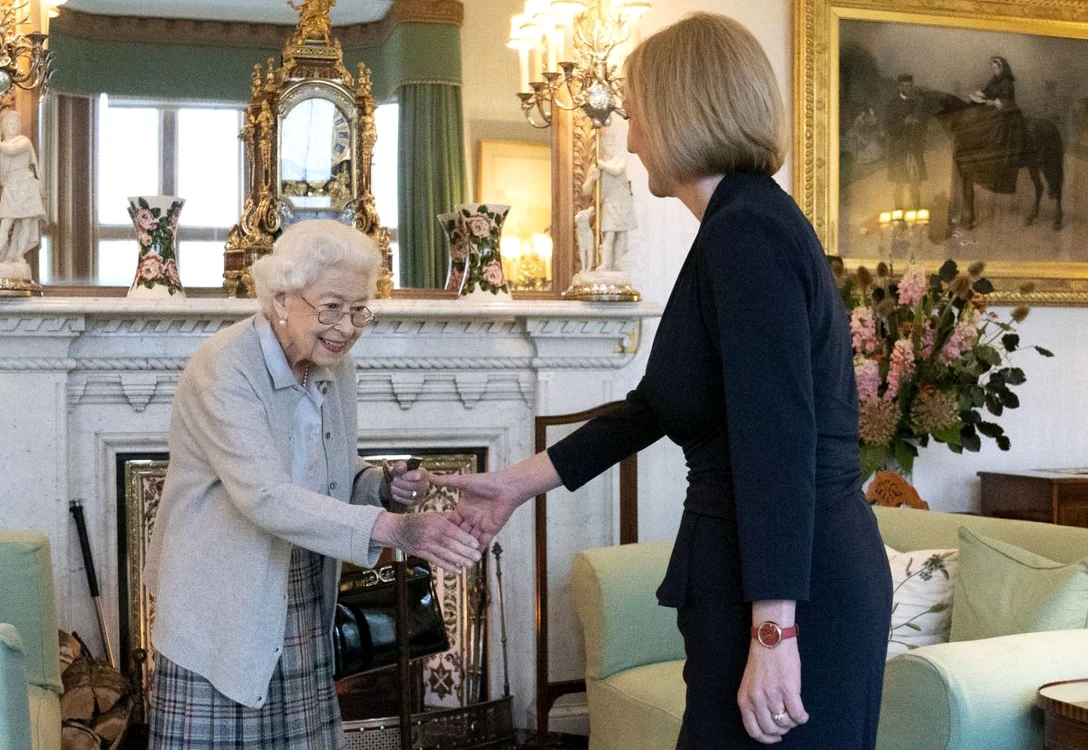 Regina Elisabeta și Lizz Truss jpg