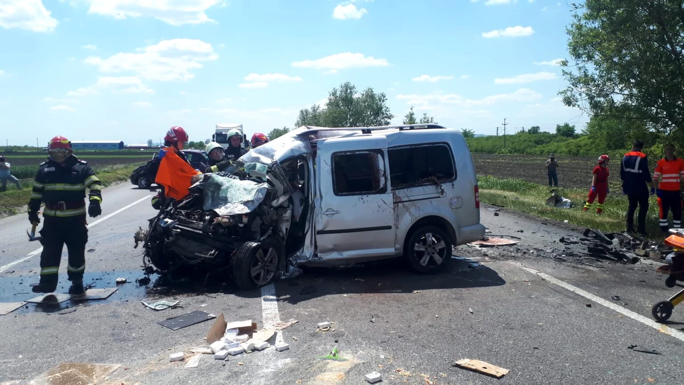 Persoanele decedate erau în aceeași mașină FOTO ISU - Poliția Neamț