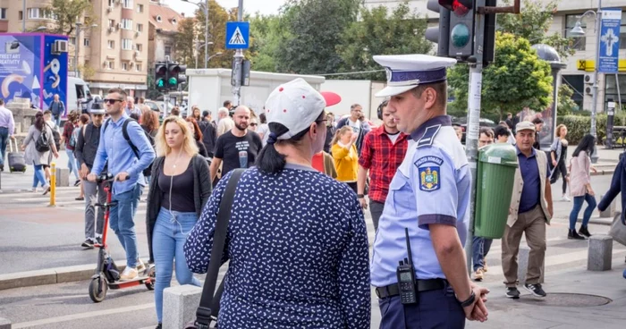 Poliţist - trecere de pietoni / FOTO Poliţia Rutieră / 26 sep 2019