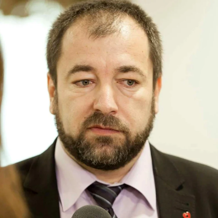 „Autorităţile au învăţat să respecte organizaţiile de pacienţi“   dialog cu Iulian PETRE jpeg