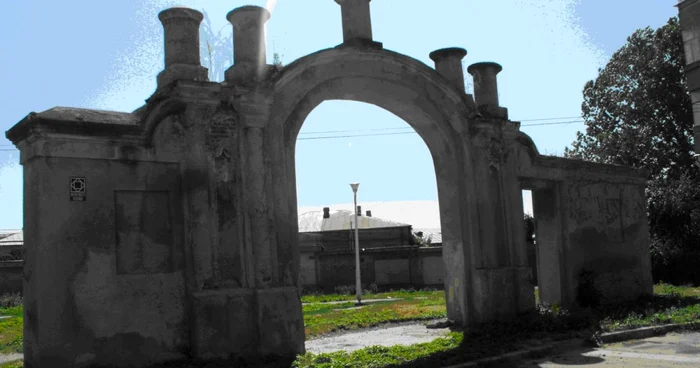 Lucrările de restaurare ar aduce monumentul la forma iniţială. Foto: Adevărul