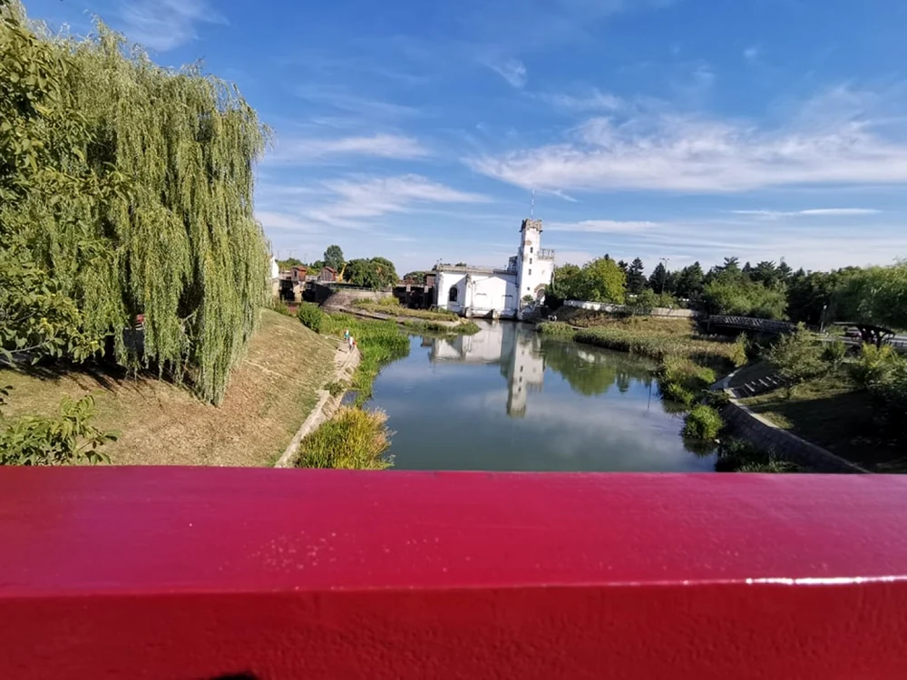 Pasarela de la Uzina de Apă din Timişoara a fost colorată FOTO Ş.Both