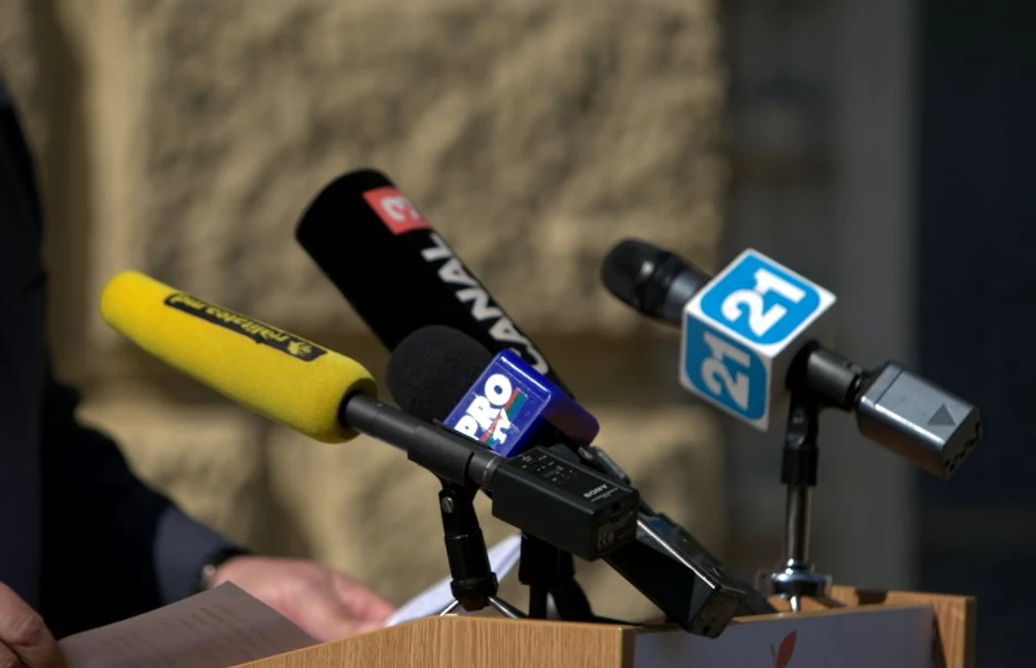 Presa din Republica Moldova mediatizează într-un mod exagerat activitatea politicienilor. FOTO Adevărul