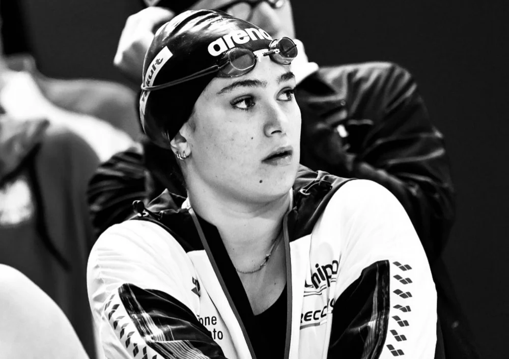 Evenimente rușinoase pentru Italia, după Mondiale de înot. Două înotătoare, arestate pe aeroport după ce au fost prinse la furat