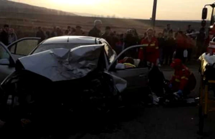 Impactul dintre cele două autoturisme a fost extrem de violent