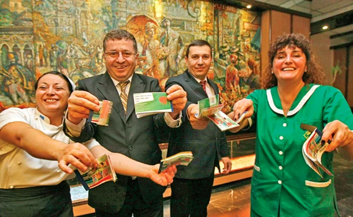 
    Angajații din sistemul  privat au primit și  în 2017 vouchere  