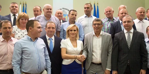 Gabriela Firea semnare contract   Transport Public Bucuresti Ilfov FOTO Facebook Gabi Firea