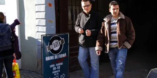 Hainele de outlet sunt tot mai căutate de consumatorul sibian