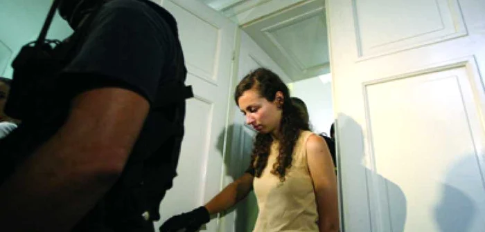 Hunedoara: REGIUNEA PE SCURT / Studenta criminală cere eliberarea