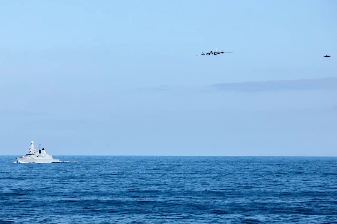 nava britanica avion rusesc jpg