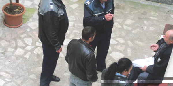 Poliţiştii audiaţi au fost chemaţi la Parchet, după ce au fost prinşi în flagrant