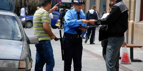 Agenţii Poliţiei Locale care lucrează din birou nu mai primesc bani de hrană 