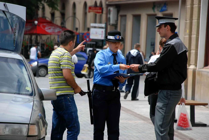 Agenţii Poliţiei Locale care lucrează din birou nu mai primesc bani de hrană 