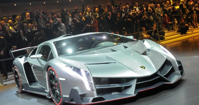 Veneno, modelul care atrage ca un magnet, la standul Lamborghini, sute de vizitatori