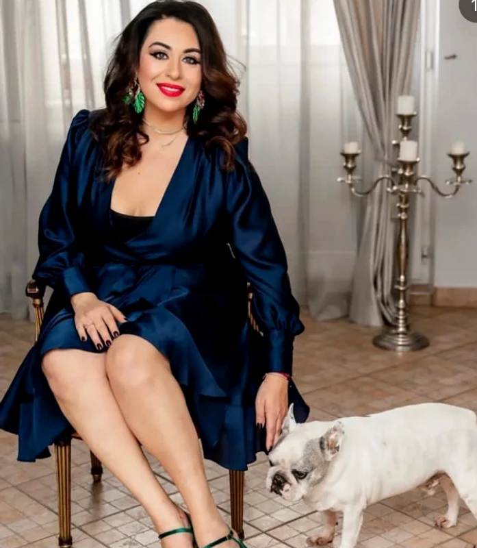 Oana Roman și buldogul Bubble Sursa: Instagram 