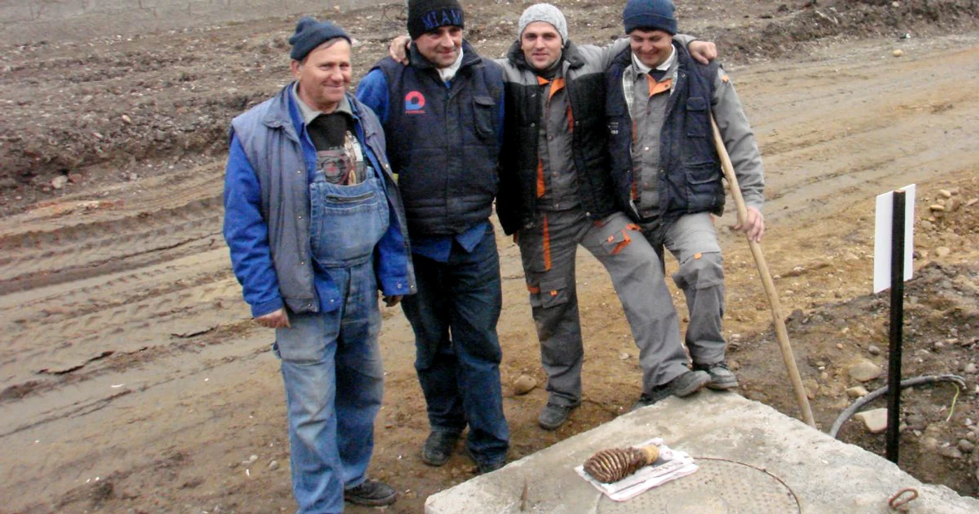 Fragmentul de măsea de mamut are o lungime de 20 de centimetri 