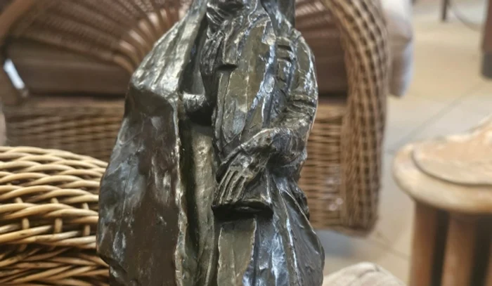 Statueta „Țărancă cu copil în brațe”, găsită la Constanța. FOTO: Poliția Română