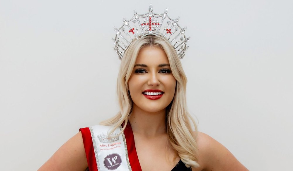 Scandal la Miss World 2025: Miss Anglia acuză organizatorii că au transformat concurentele în „decor pentru investitori”
