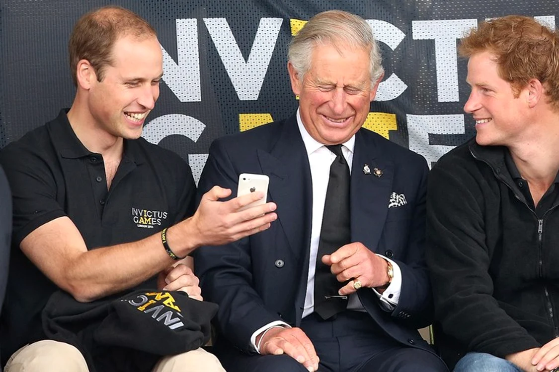 royal baby watch prince william phoneless 02 jpeg
