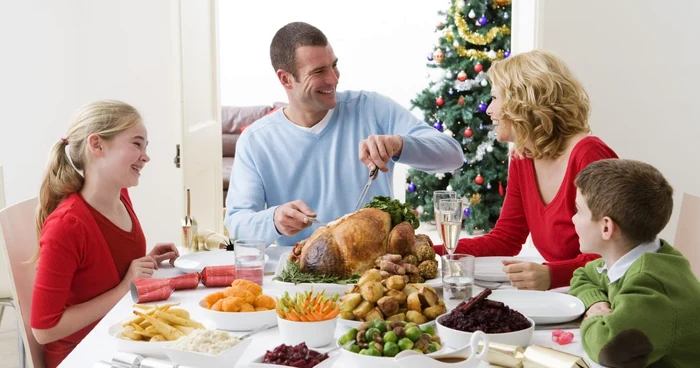 Părinţii plănuiesc din timp masa de Crăciun FOTO: Shutterstock