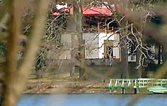 Băsescu locuieşte acum în vila de la Scroviştea