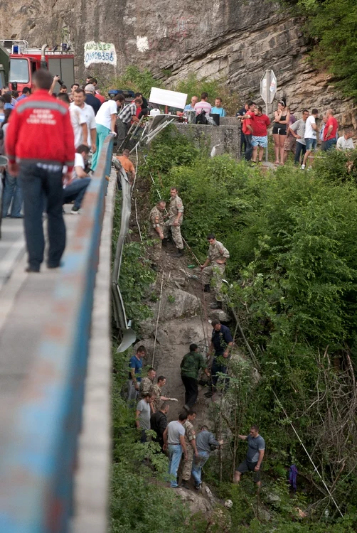 Vedere asupra locului în care s-a produs accidentul de autocar din Muntenegru. (Foto: Reuters)