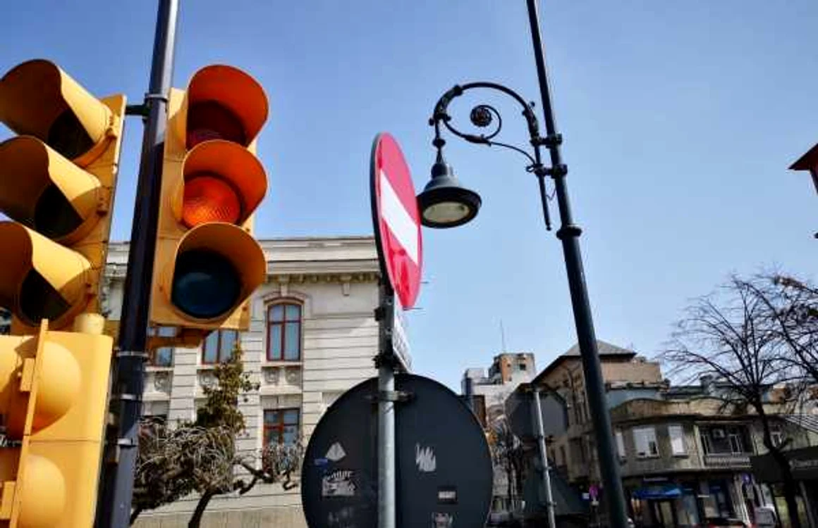 Semafoarele funcţionează pe galben intermitent FOTO Primăria Constanţa