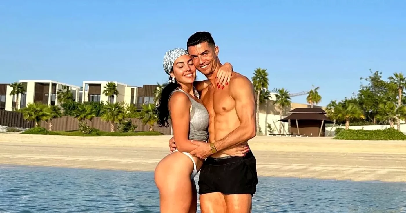Georgina și Cristiano pozează într-un cuplu fericit
