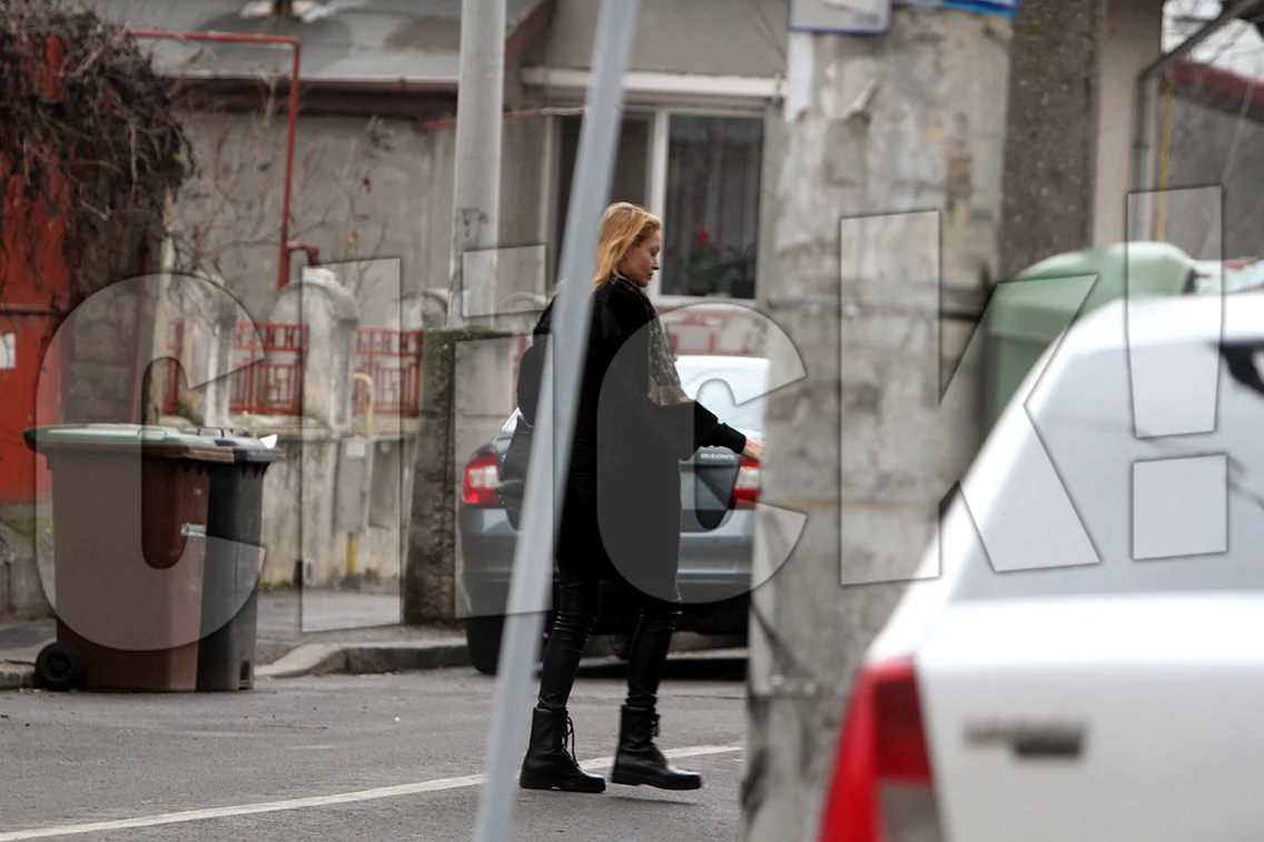 Valentina Pelinel se îndreaptă spre tipografie