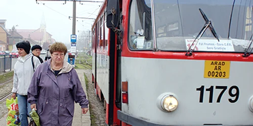 Arădenii care merg cu tramvaiul vor fi nevoiţi să încerce mersul pe jos