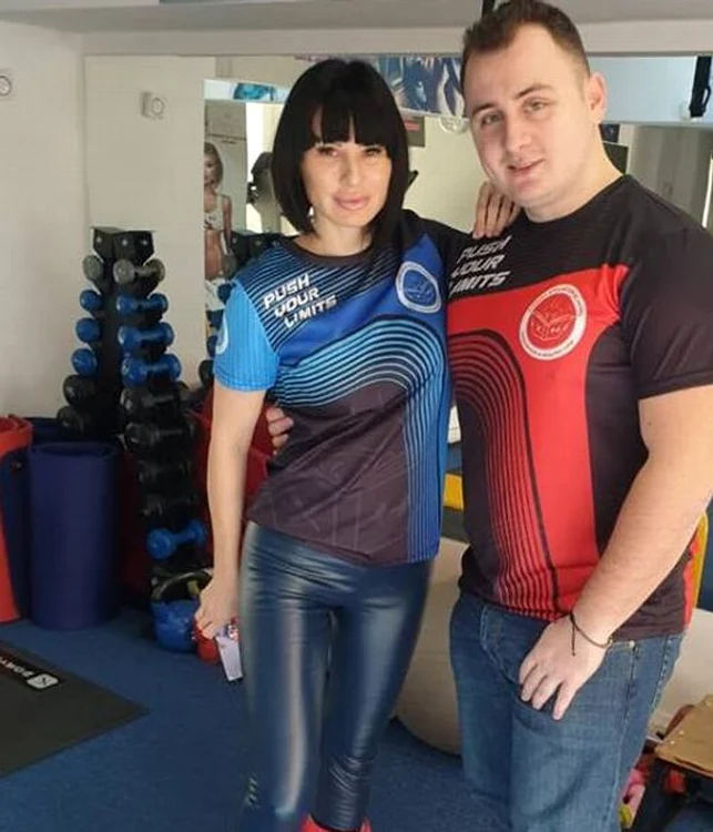 Roxana Schwartz şi profesorul ei de sport, Iulian Dinu