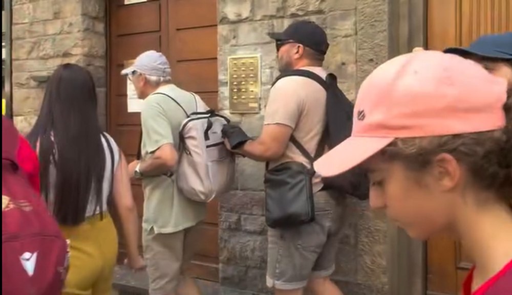 „Ce-ai, bă, ești bulangiu?” Român filmat și urmărit după ce a furat din rucsacul unor turiști, în Italia. Val de reacții după apariția imaginilor