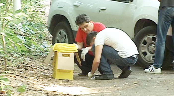 
    Deşeurile medicale au fost ridicate ieri de autorităţi, iar perimetrul a fost dezinfectatFotografii: Prima TV  