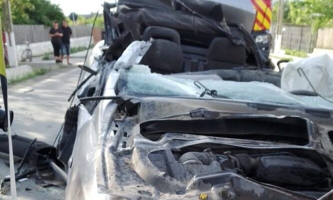 Accident tragic: Șofer beat a murit după ce a lovit stâlpul la Sinoe. Accident tragic: Șofer beat a murit după ce a lovit stâlpul la Sinoe.